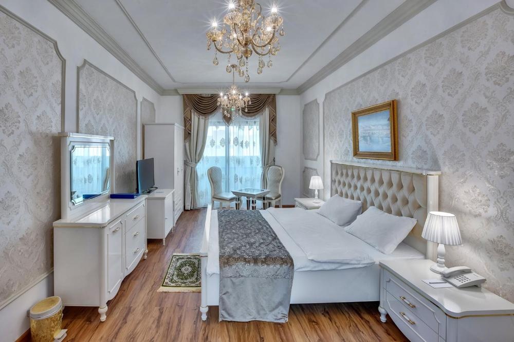 Royal Hotel